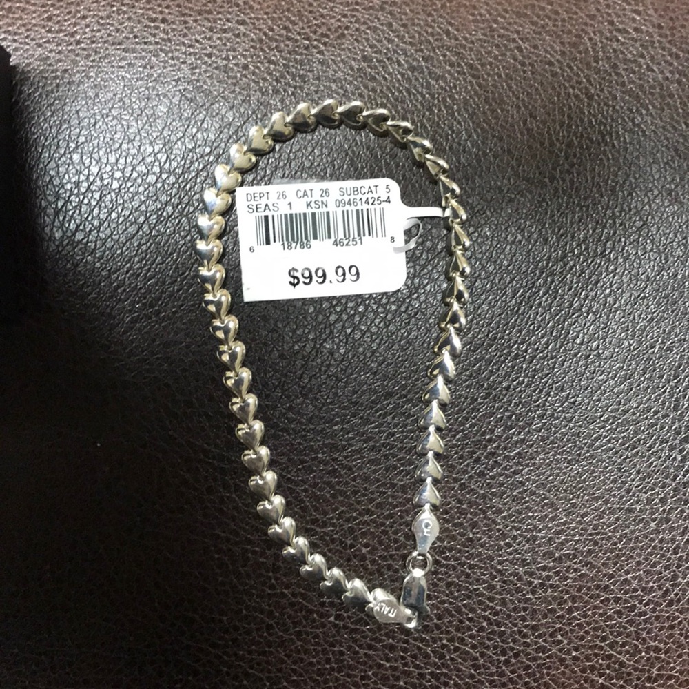 Heart shaped link bracelet